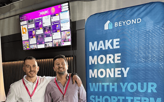 面向活动和网站的 AI 社交墙